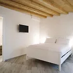 Nocleg ze śniadaniem Casa Marinari 4*