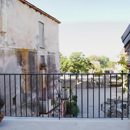 לינה וארוחת בוקר Casa Marinari 4*